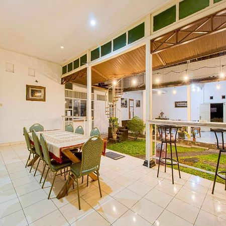 D'Talent Hotel Jogjakarta Buitenkant foto