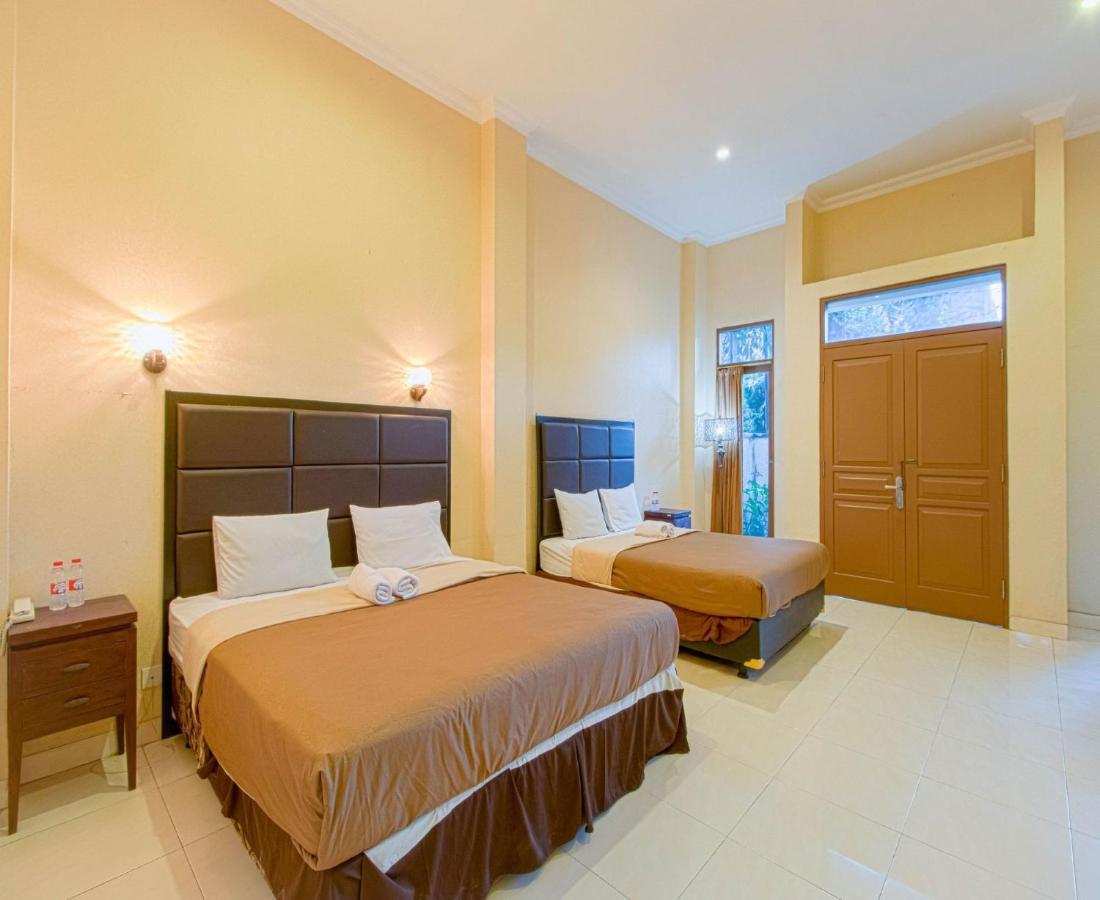 D'Talent Hotel Jogjakarta Buitenkant foto
