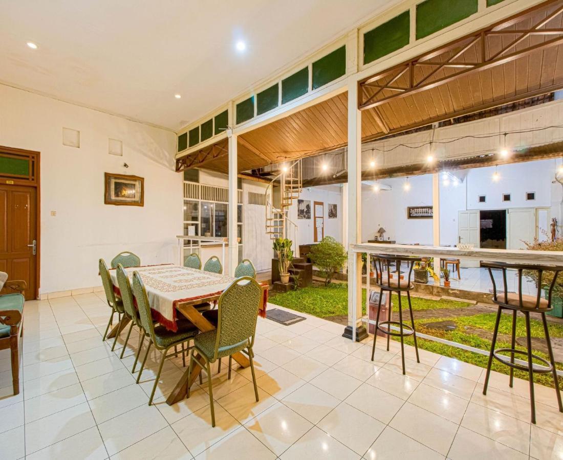 D'Talent Hotel Jogjakarta Buitenkant foto