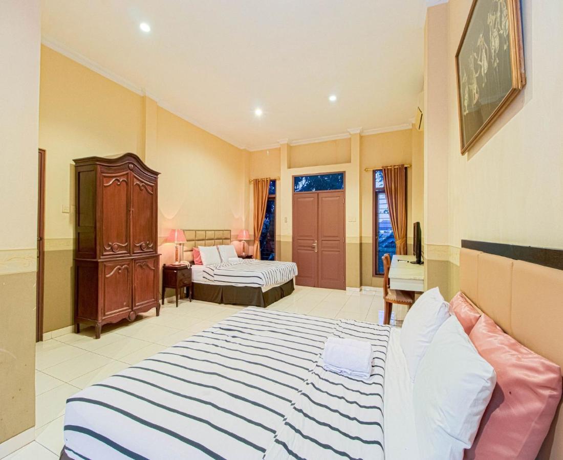 D'Talent Hotel Jogjakarta Buitenkant foto