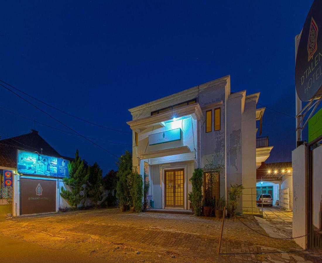 D'Talent Hotel Jogjakarta Buitenkant foto