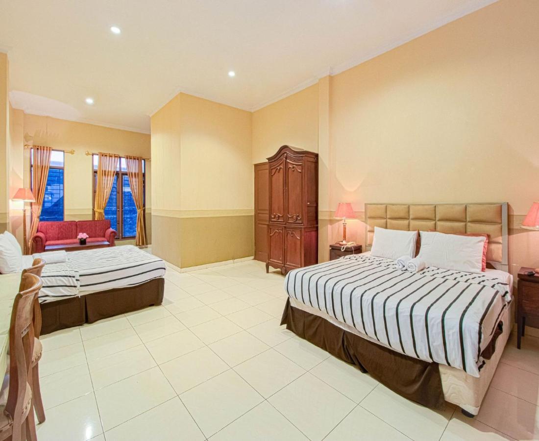 D'Talent Hotel Jogjakarta Buitenkant foto