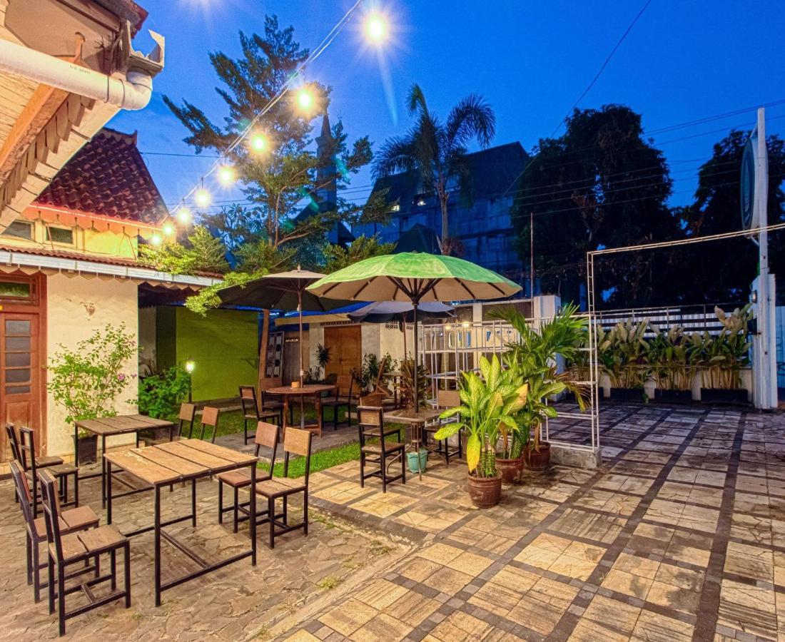 D'Talent Hotel Jogjakarta Buitenkant foto