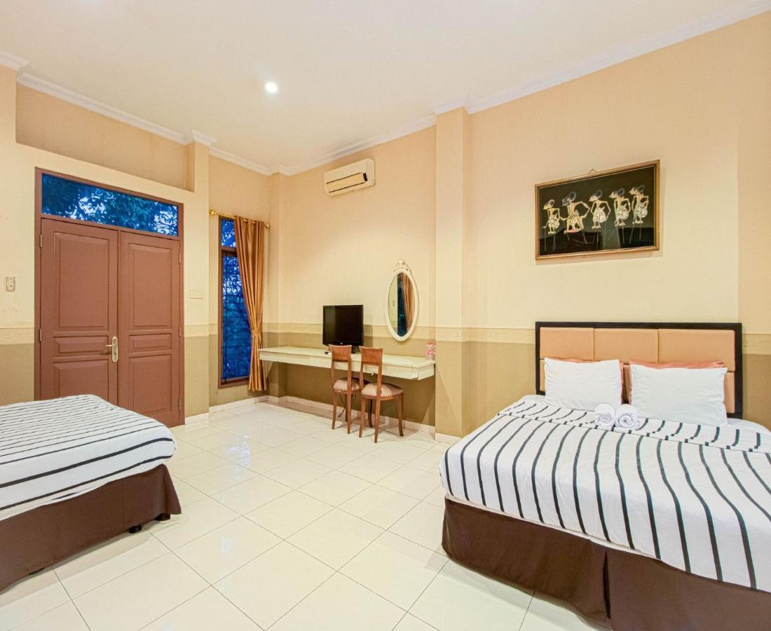 D'Talent Hotel Jogjakarta Buitenkant foto