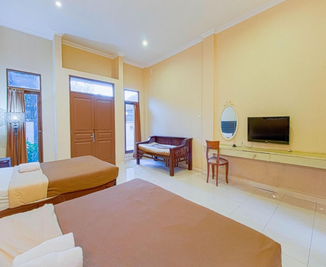 D'Talent Hotel Jogjakarta Buitenkant foto